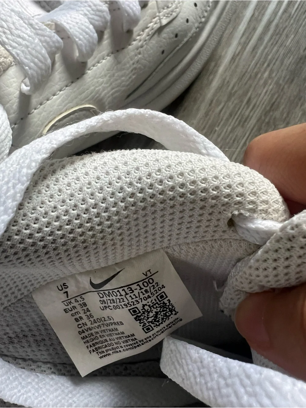 Nike White Women's Sneakers - Picture 4 of 4